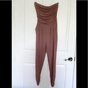 Brand new, cute brown one piece suit/romper! 🤎